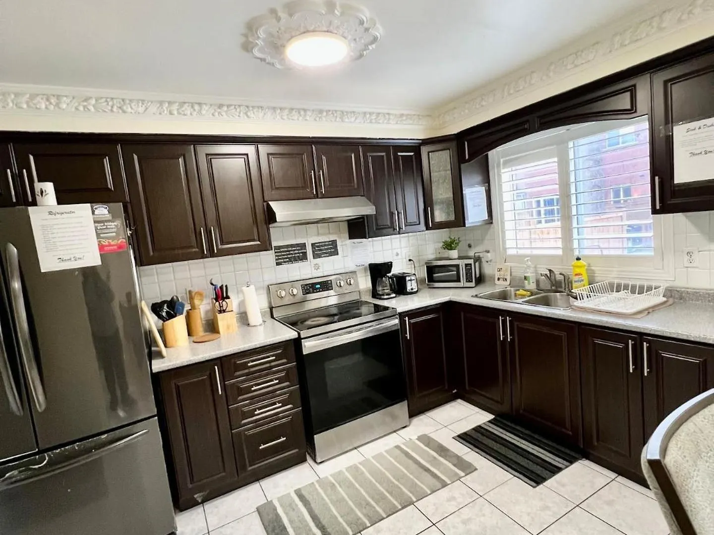 R6 Room Near Airport Mississauga Canada